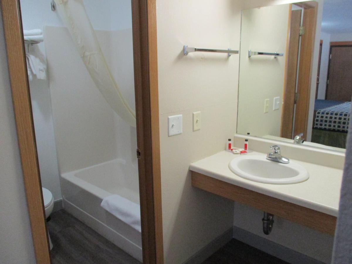 Travelodge By Wyndham Spirit Lake/Okoboji Dış mekan fotoğraf